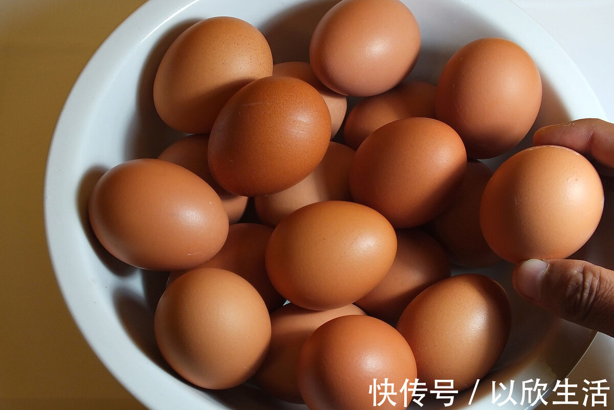 浸泡|煮鸡蛋，不可直接加水煮，多加这2步，鸡蛋又香又嫩，还很好剥壳