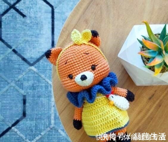 手摇铃|钩针公仔图解背小鸡包的狐狸和手摇铃图解来啦!