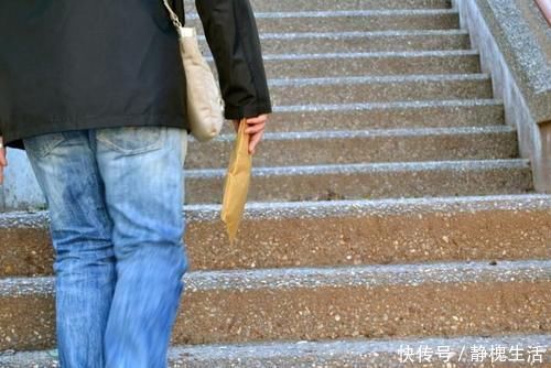 膝关节|人老腿先衰!提醒:这4个常见的伤膝盖行为,以后别再做了