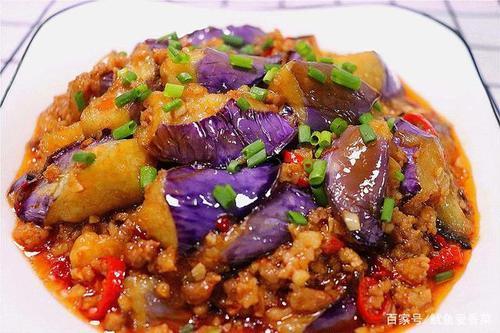 肉末茄子，色香味俱全，软糯可口，拌饭吃，可以吃好几碗米饭