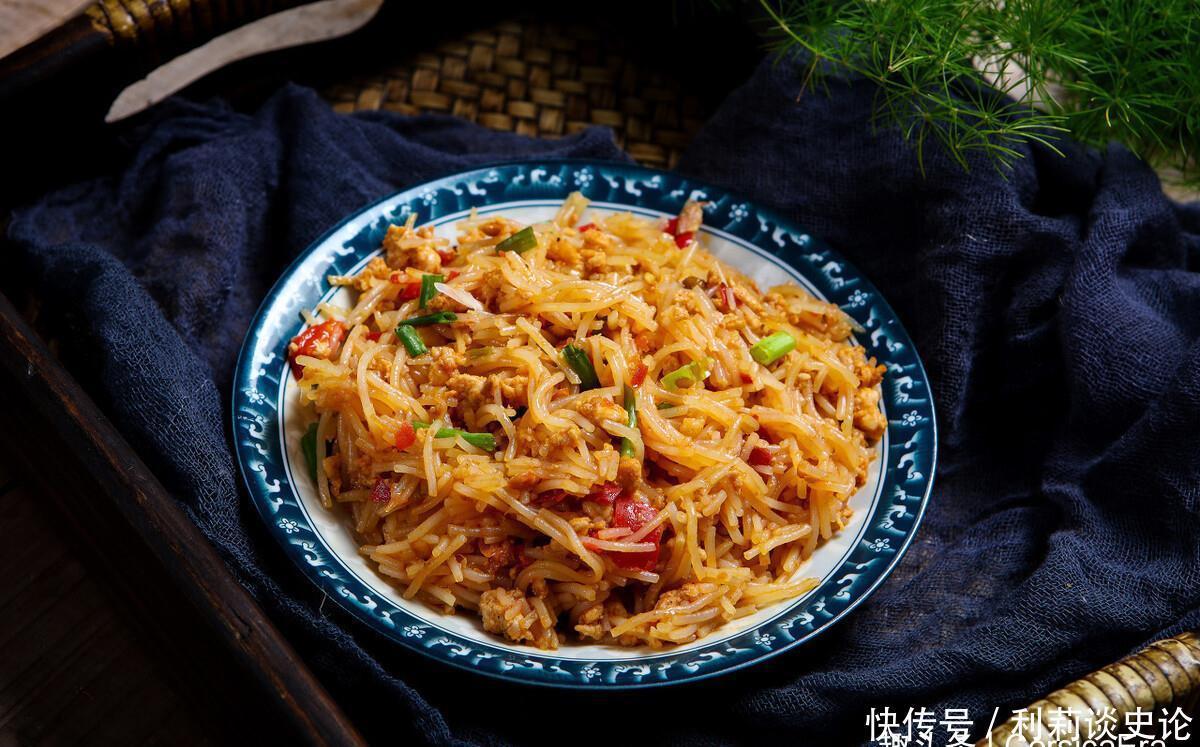 炒粉丝，最忌焯水后直接炒，多做1步，粉丝根根顺滑，还不结团