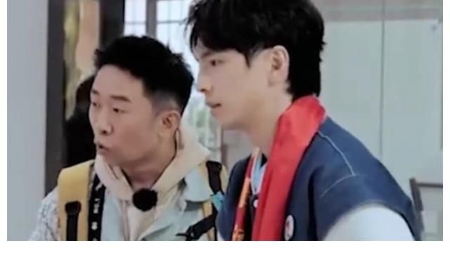 湖南台又摊事！将素人证件照P秃头，本尊在线维权，这档综艺凉了