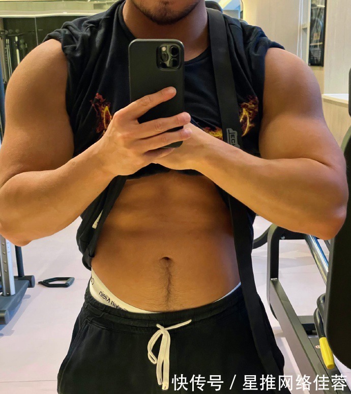 型男|肌肉型男有颜有料,麒麟臂健壮如大腿,胸肌练到青筋爆裂!