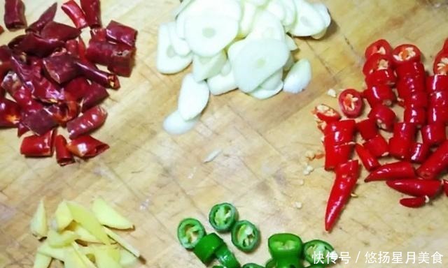 这食材一块钱一斤，一年四季都吃不腻，做法简单，香辣味美超下饭！