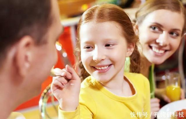 小棉袄|孩子以后会不会孝顺,不用等到长大后,小的时候有4个特征很明显