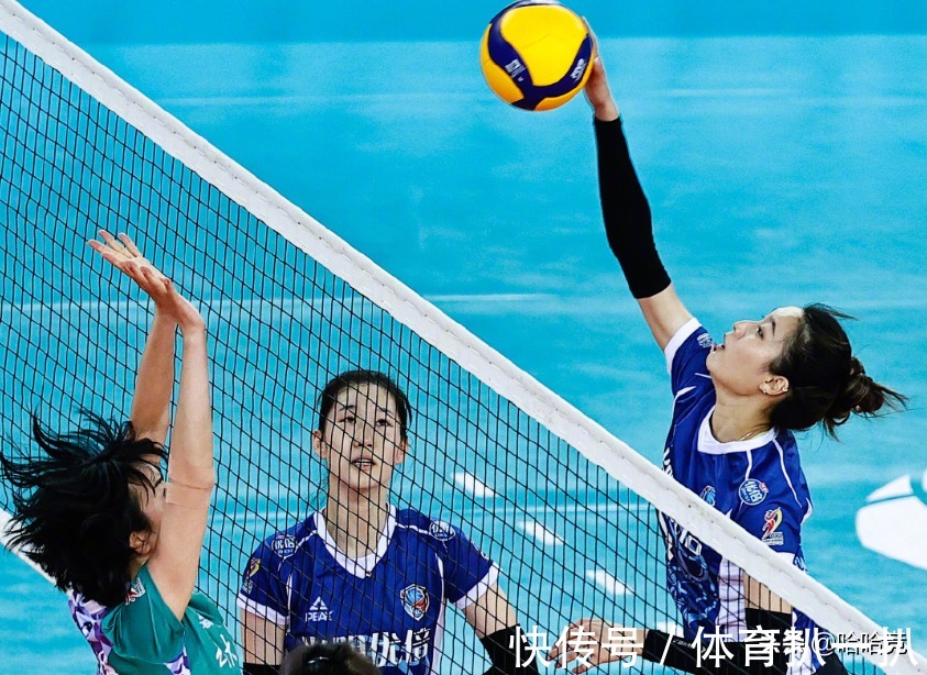 天津女排|金软景拉尔森休战，天津女排3比0击败全华班上海，携13连胜获头名
