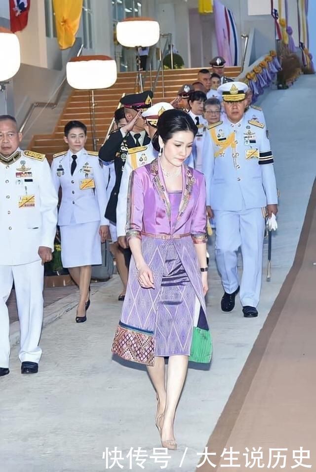 博物馆|诗妮娜居然晒出王后的单人照?伪装背后目的很明显!