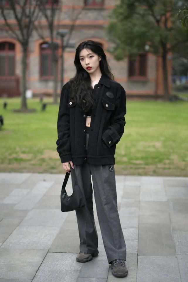 黑裤穿腻了，那就来试试这几款“彩色裤子”，洋气时髦不撞衫