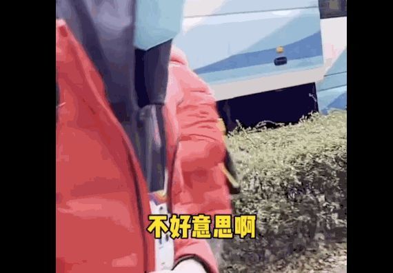郭艾伦|两战征服日本球迷!郭艾伦被追着要签名一幕曝光:因规定婉拒