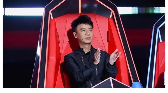 选手|《中国好声音》第十季首播，8位导师拥挤不堪，选手质量大打折扣
