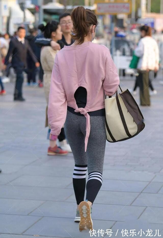 皮裤 时尚成熟的瑜伽裤穿搭年轻有气质,带来完美的格调感,甜美可爱