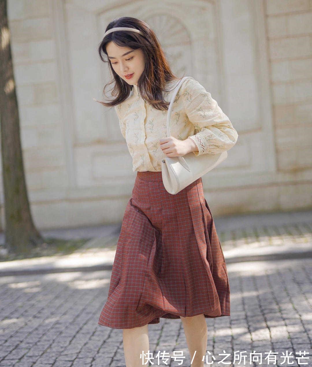 穿搭 秋天,衬衫的“高级穿法”是这样的,搭配西裤知性干练,洒脱利落