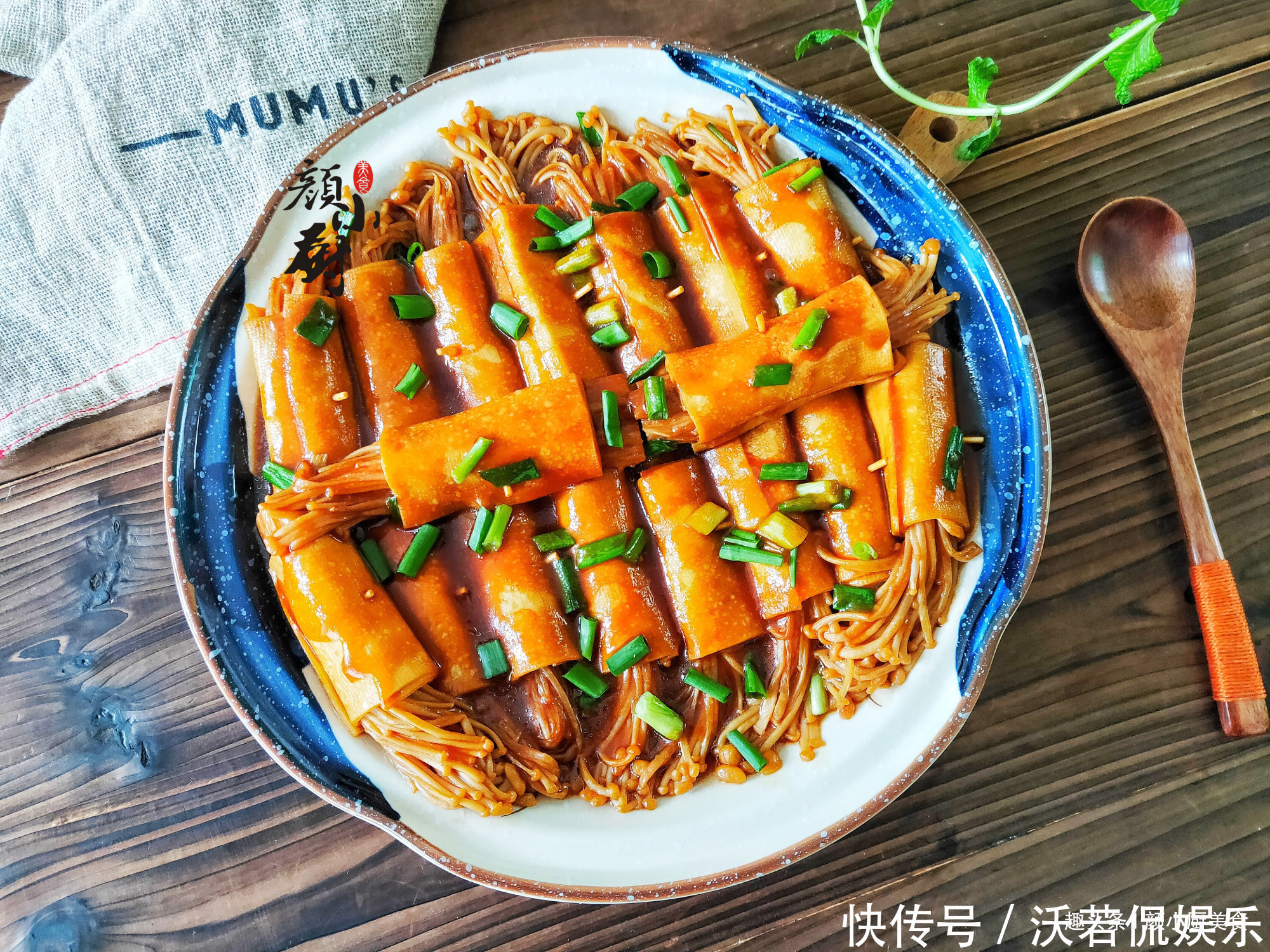 金针菇豆皮卷|豆皮别再拌着吃，换种新做法营养又解馋，大人小孩都爱吃，太香了