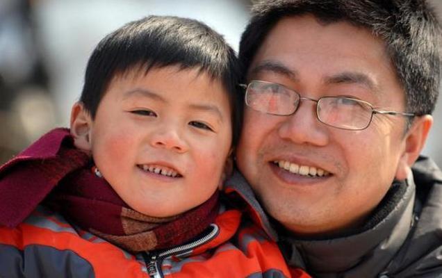 遗传性|“中国第一巨人”56岁娶妻,不顾医生劝阻生娃,现在孩子怎么样