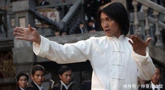 真正的斧头帮帮主 是个戴着眼镜的文弱书生 他的名字震慑上海滩 快资讯