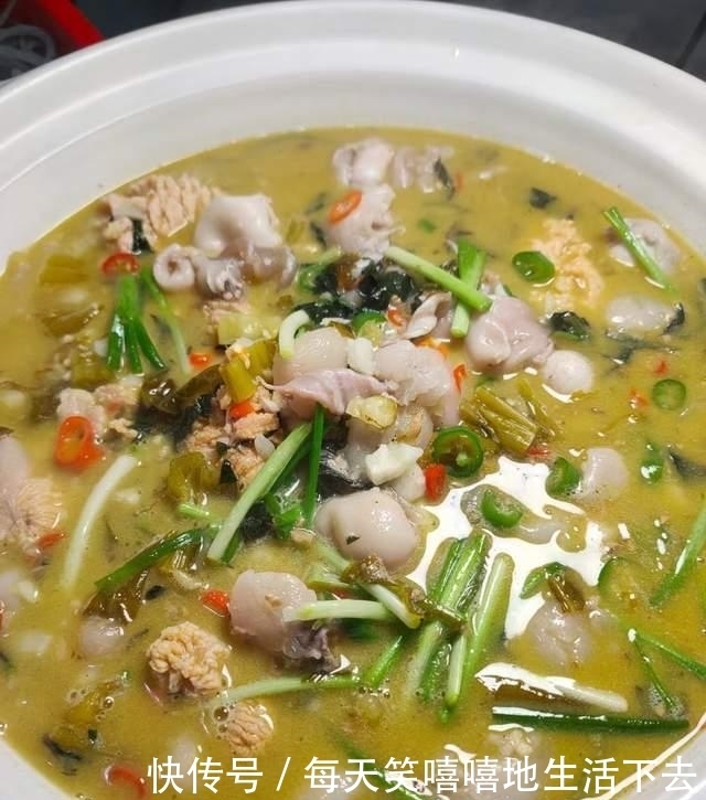 同学请客吃饭,一共6道菜,虽然看着不咋地,但是食材货真价实