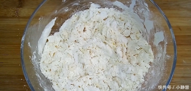 不用|面粉里打一个鸡蛋,不用烤箱,不用电饭锅,简单一做,比吃肉还香
