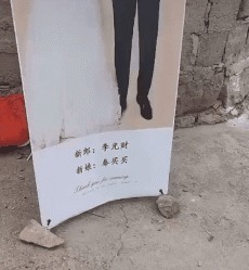 |搞笑GIF：逛街遇到的妹子，个子这么高我该怎么搭讪啊