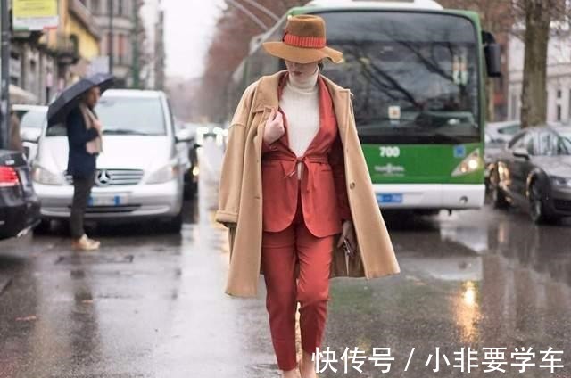 毛衣 大衣里面搭什么不如学学这4种叠穿方法,承包你的秋冬时髦感!