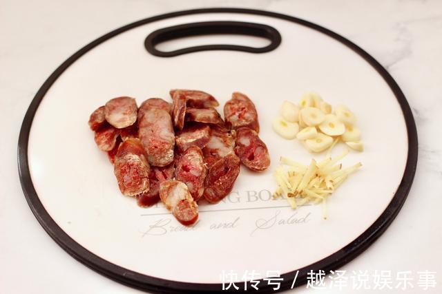 腊肠|炒白菜时,什么时候放醋是重点!顺序对了,“酸溜的”开胃又下饭