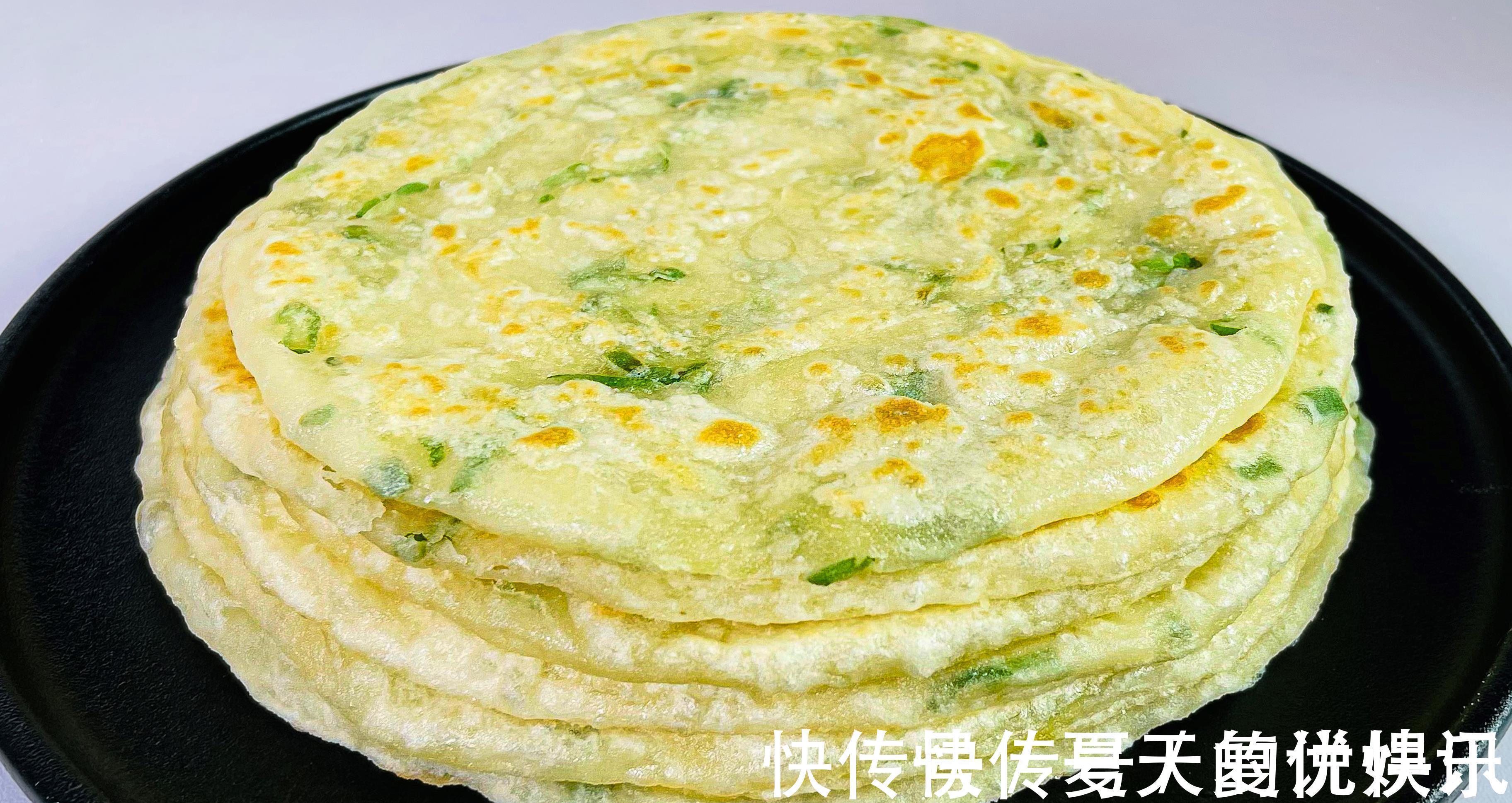 早餐店的葱油饼为什么好吃?原来做法简单,学会就可以摆摊了