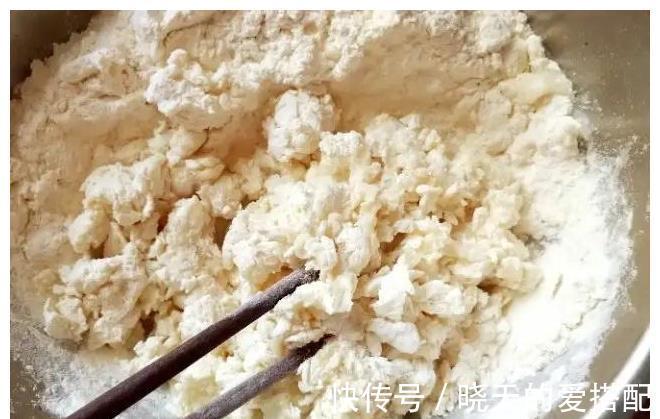 孩子想在学校门口买小吃，妈妈在家就能做，美味可口又干净卫生