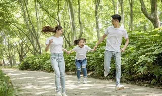 女孩|产检时发现胎儿没有手脚，妈妈坚持生下来，如今女孩十岁让人感慨