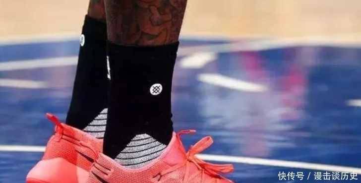 适合|盘点5双适合“穷学生”穿的高颜值球鞋,脚感Q弹,缓震性能好