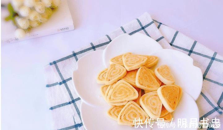 小饼干|咸蛋黄加肉松,不用加一滴水,做成咸香酥脆的小饼干,好吃