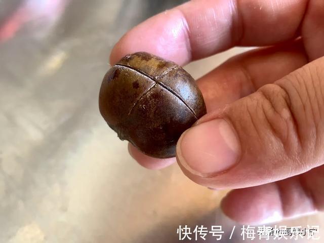 指甲|爱吃栗子难剥皮？板栗老板分享3个小窍门，快速剥皮不伤指甲