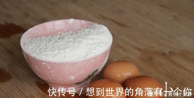 小董|面粉别再蒸馒头了，不加1滴水，不用烤箱，做出来的面包蓬松暄软