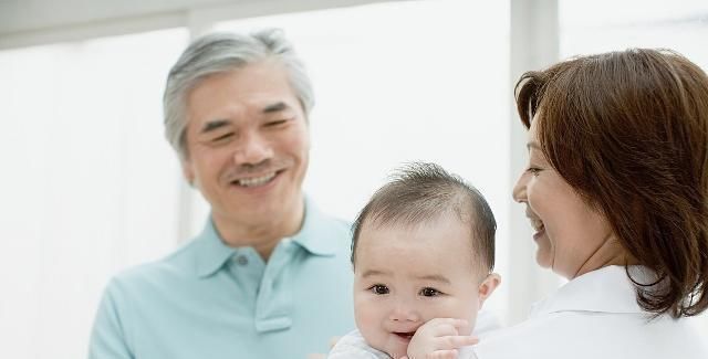 高情商|“奶奶,姥姥说你长得丑”,奶奶的高情商回答受夸赞,好婆婆无疑