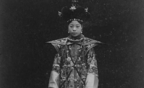 远胜|溥仪皇妃文绣绝版老照片,才情过人远胜婉容,第四张最令人惊艳!