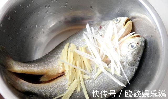 不粘|煎鱼时,先别着急下锅煎,掌握2个小技巧,不破皮不粘锅、鱼不腥