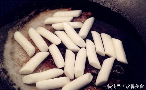 年糕|此人气小吃,软软糯糯,甜辣可口,一次得做两盆,家人抢着吃!