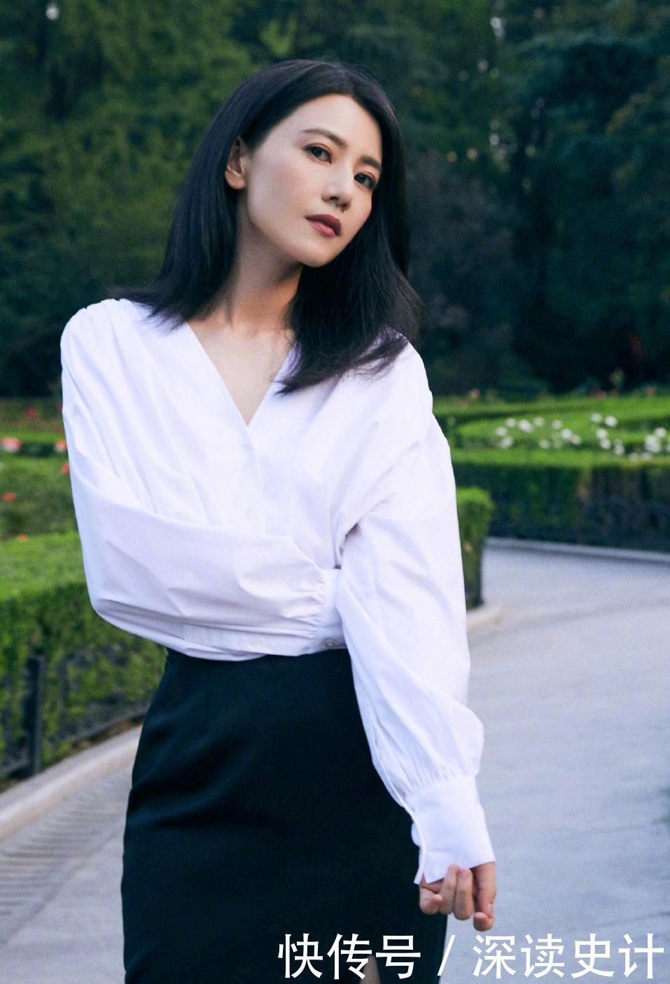 印花|今春流行“衬衫+黑色半身裙”搭配,减龄时尚优雅,精致显瘦高级