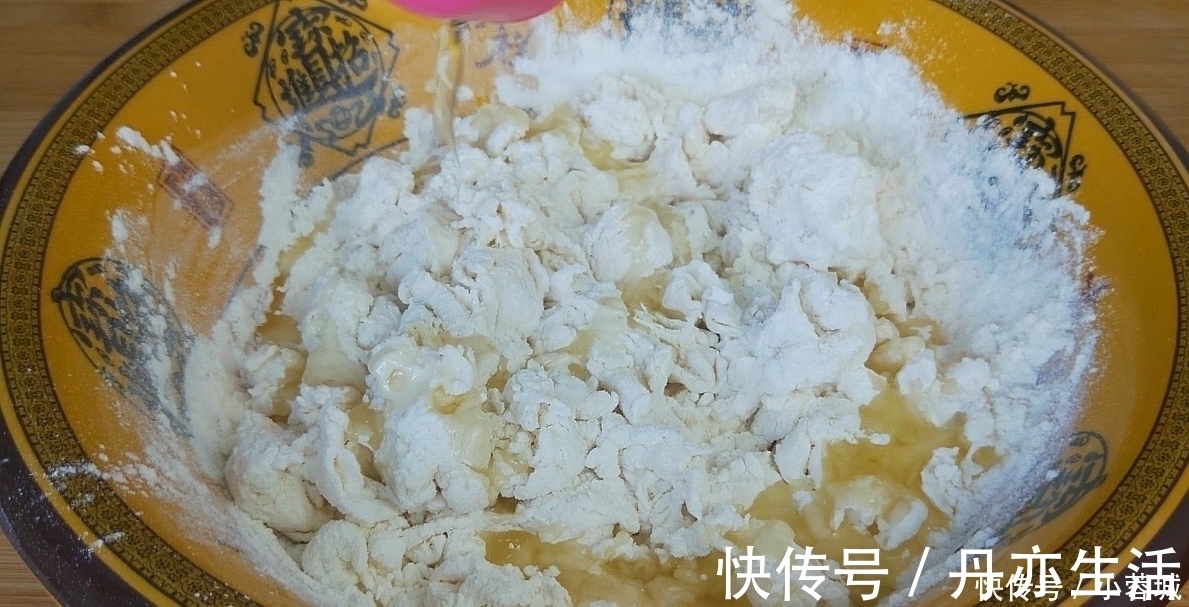 面粉不要蒸馒头了,教你好吃新做法,一次做7个,上桌就扫光,香