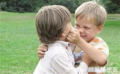 心理健康|4岁女儿画“蛇”得了奖,孩子妈妈还在沾沾自喜,小姨快报警