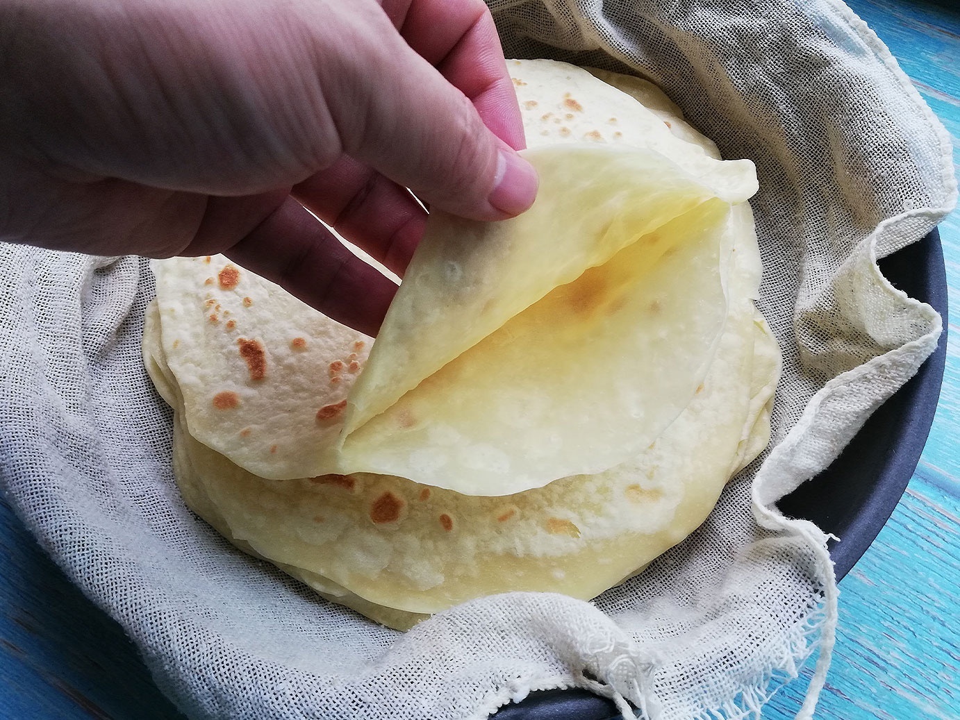 2个鸡蛋，一碗面，教你40秒烙一锅，不用一滴油，烙的饼柔软劲道