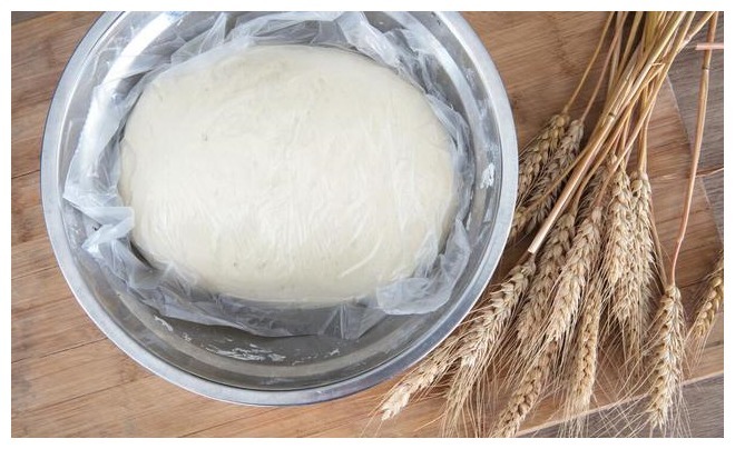 天热发面时,无需先化酵母,简单4步走,发面又快又好