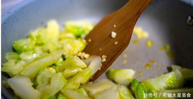 芥菜|这菜北方一般吃不到,南方恨不得天天吃,每次炒一大盘都吃光