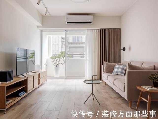 宜家|85平宜家风二居室，电视背景墙没有多余的造型，显得空间很大