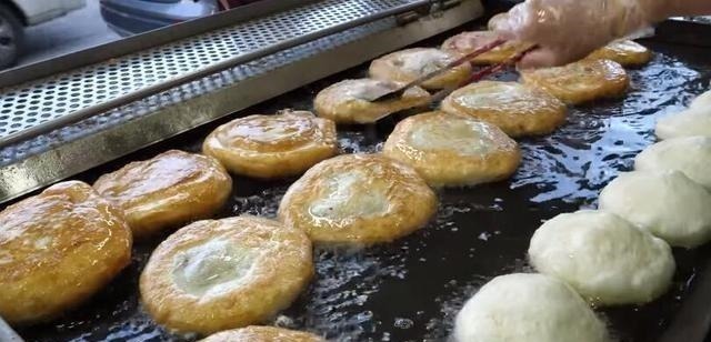 “糯米粉”别只知道做汤圆,大婶把它这样做,一天两桶不够卖!