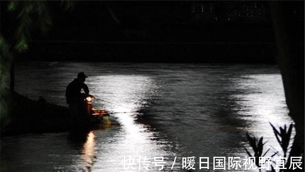 夜钓跟白天钓鱼最大的区别,就在选择钓位上,跟白天刚好相反!