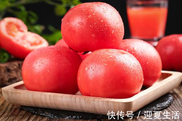 塑料袋|夏天保存西红柿，不需要放冰箱，菜农教你土方法，保存7天也鲜甜