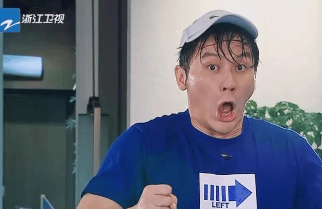 李晨在《跑男》中突然“下跪”,只为挡住镜头,来照顾身后的她