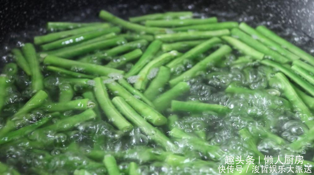 豇豆|豇豆大量上市,别只会炒着吃,教你凉拌的做法,吃着爽脆,口感好