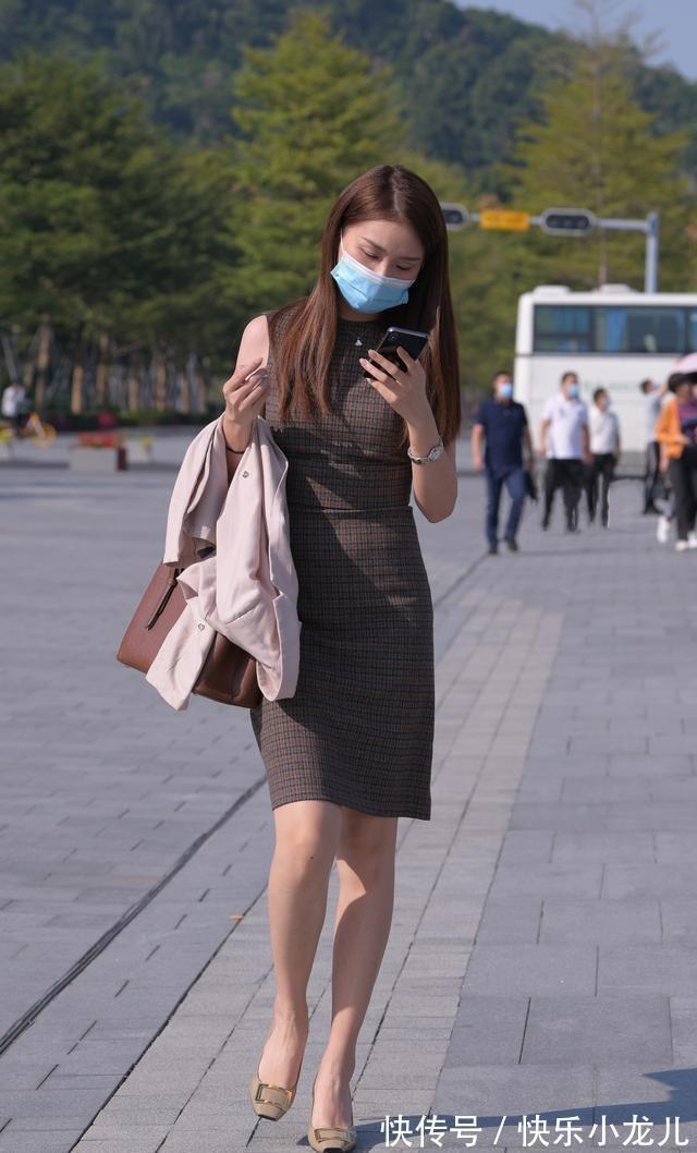 时尚 展现女性时尚的连衣裙,简单个性又舒适,非常好看