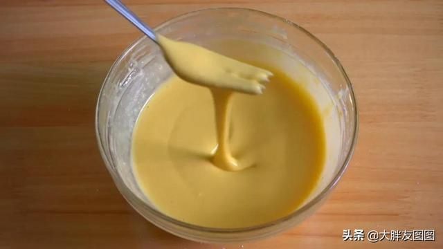 没秤,没打蛋器,没烤箱,如何做出蓬松的无油蛋糕?