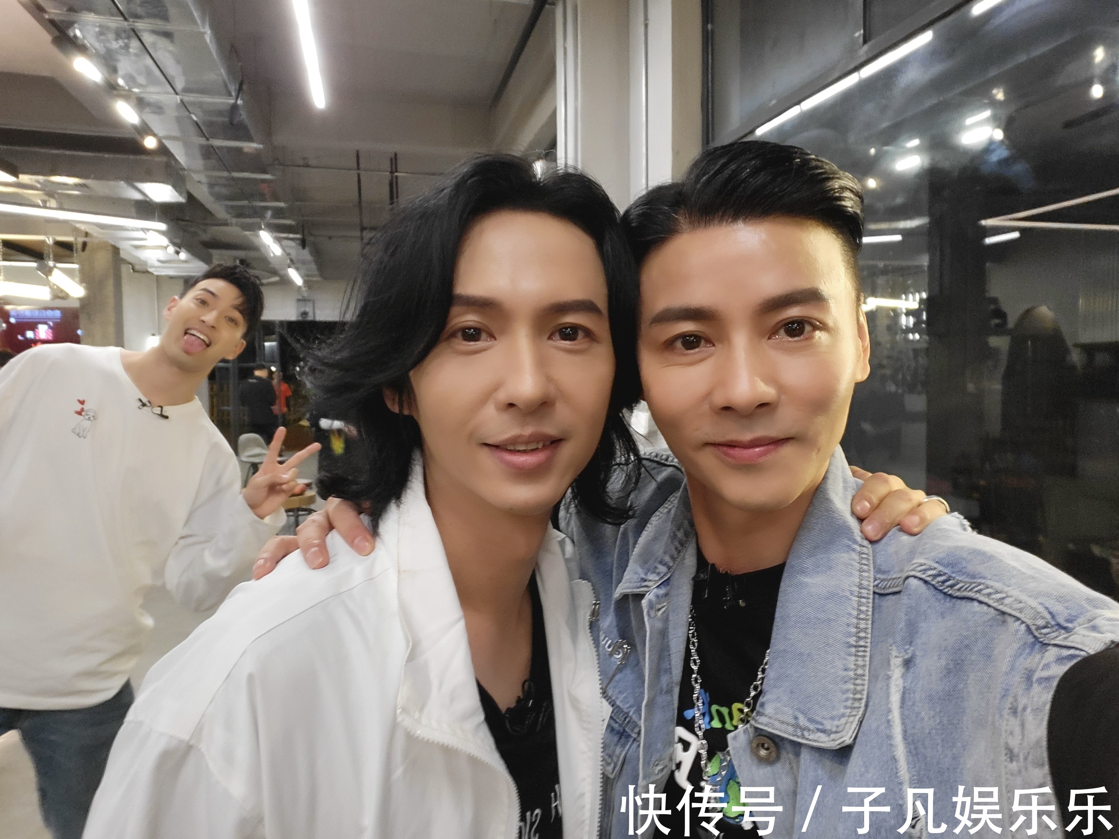 網(wǎng)友艷福不淺,《披荊斬棘的哥哥》哥哥們手機(jī)相冊(cè)私照曝光